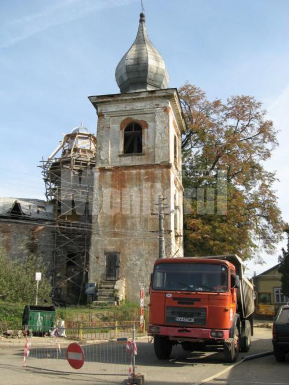 Agresarea patrimoniului - Turnul Roșu
