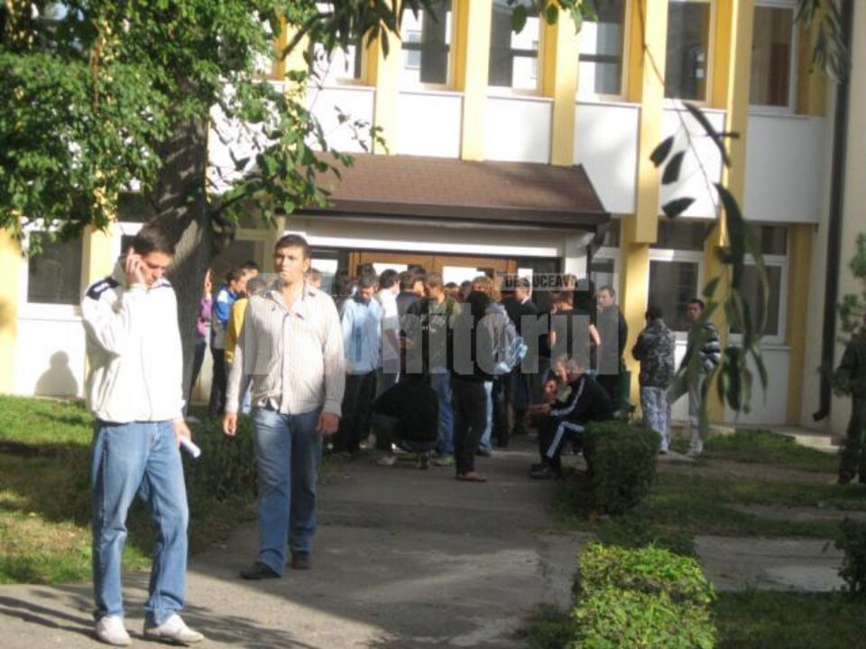 Universitatea pune la dispoziția studenților doar 865 de locuri în căminele proprii
