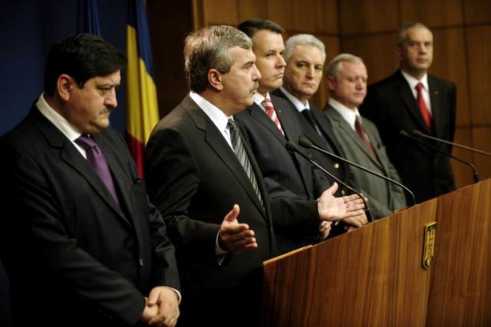 Dan Nica, alături de miniștri ai PSD, după ce și-au depus demisiile. Foto: MEDIAFAX Dan Nica, alături de miniștri ai PSD, după ce și-au depus demisiile. Foto: MEDIAFAX