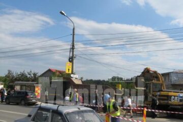 În centrul Sucevei, din patru benzi de circulație, au mai rămas deschise doar două