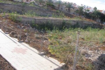 Fotografii postate pe internet de românii care și-au petrecut vacanțe „de vis” în Tenerife în septembrie 2009