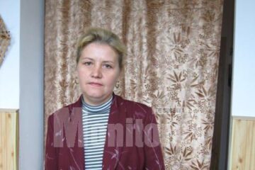 Maria Pleșca, femeia aflată în fruntea localității, cu soț polițist, a fost atacată în propria casă