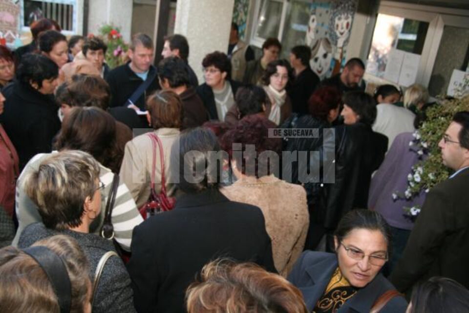 Tensiuni: Asistenții maternali amenință că-și vor abandona copiii luați în plasament Tensiuni: Asistenții maternali amenință că-și vor abandona copiii luați în plasament