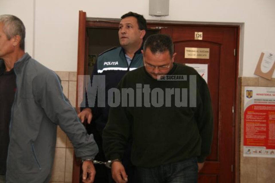 Singurul suspect reținut în acest caz este Costică Nițu, în vârstă de 39 de ani, din orașul Vicovu de Sus
