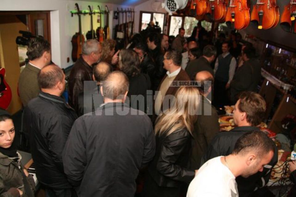 Deschiderea magazinului a fost un adevărat eveniment pentru sucevenii pasionați de muzică