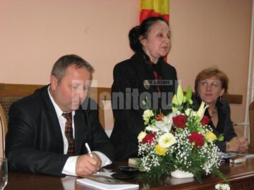 Vasile Timiș, Margareta Labiș și Angela Zarojanu, la deschiderea Festivalului Național de Poezie „Nicolae Labiș”,