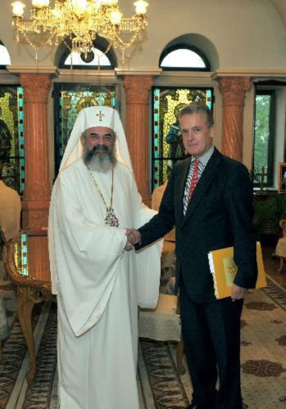Patriarhul Daniel și ambasadorul Andreas von Mettenheim. Foto: basilica.ro