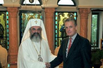Patriarhul Daniel și ambasadorul Andreas von Mettenheim. Foto: basilica.ro