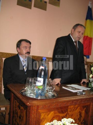 Vicepresedintele CJ Suceava, Vasile Ilie, si ministrul secretar de stat Vasile Timis