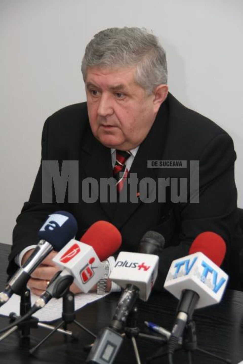 Mîrza îl amenință pe Flutur cu plângeri penale
