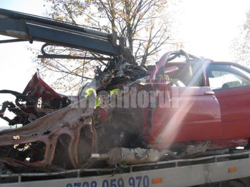 Autoturismul Alfa Romeo, un morman de fiare după accident