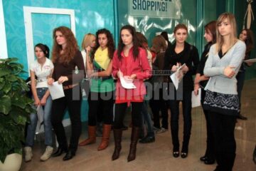 Zeci de tinere sucevence, s-au prezentat sâmbătă la preselecția concursului „Next Generation Models 2009”
