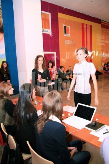 Competiție: Două sucevence, în competiția pentru titlul de cel mai bun fotomodel al anului