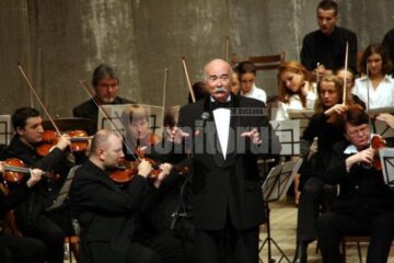 Tudor Gheorghe în spectacolul „Anotimpurile mele Vara –Toamna 2009”, pe scena suceveană
