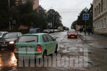 Străzile din Suceava, pline de gropi capcană
