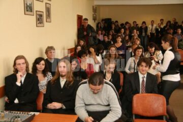 Ceremonia de acordare a diplomelor Cambridge a avut loc ieri, la Colegiul Național „Petru Rareș”