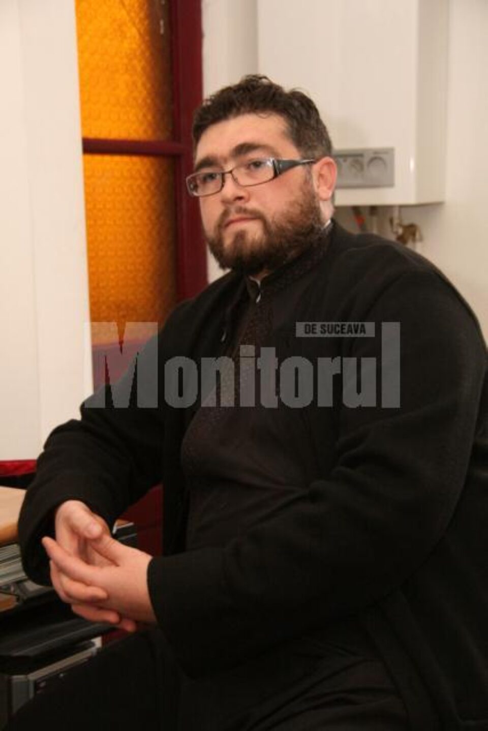 Bogdan Apostol, internautul în straie preoțești