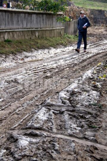 Noroi pina la glezne - o realitate zilnica in Burdujeni sat
