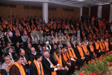 PD-L a marcat prima zi din campania electorală pentru realegerea lui Traian Băsescu în funcția de președinte al României cu un spectacol susținut de artiștii Aurel Tamaș și Margareta Clipa