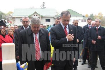 De Ziua Armatei: Geoană a depus o coroană de flori la mormântul eroului Ioan Grosaru