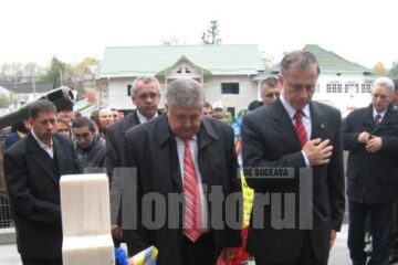 Liderul PSD Mircea Geoană a depus o coroană de flori la mormântul sublocotenentului postmortem Ioan Grosaru, ucis în anul 2007 într-o misiune în Irak