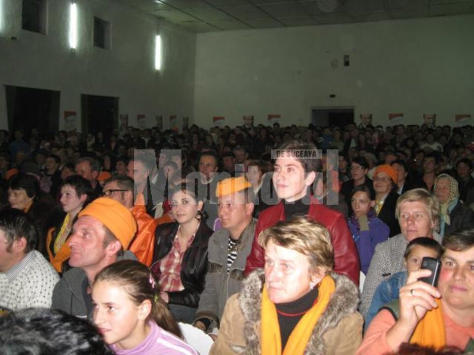 Cetățenii comunei Adâncata au umplut până la refuz căminul cultural din localitate