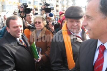 Politică: Flutur declară că Geoană e deja obosit de campania electorală