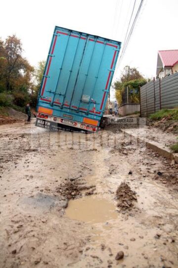 Lucrări de mântuială: Strada care înghite tiruri