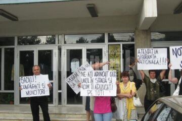 O parte dintre micii acționari de la Star Mod au protestat în vară față de tranzacția făcută de Lidia Sfarti