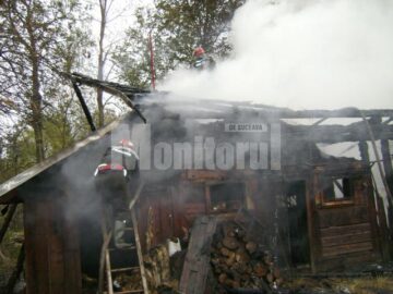 Flăcări cât casa: Gospodărie distrusă de flăcări, la Vicovu de Jos