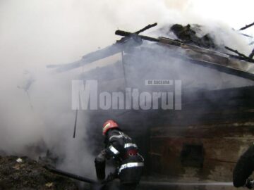 Flăcări cât casa: Gospodărie distrusă de flăcări, la Vicovu de Jos