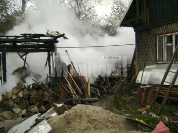 Flăcări cât casa: Gospodărie distrusă de flăcări, la Vicovu de Jos