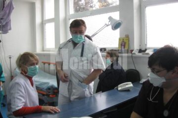 Cadrele medicale de la Unitatea de Primire a Urgențelor lucrează numai cu mască de protecție