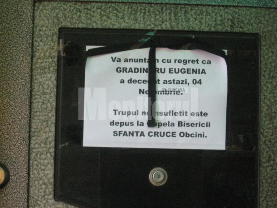 Pe ușa localului a fost pus încă de miercuri un anunț despre trecerea în neființă a Eugeniei Grădinaru