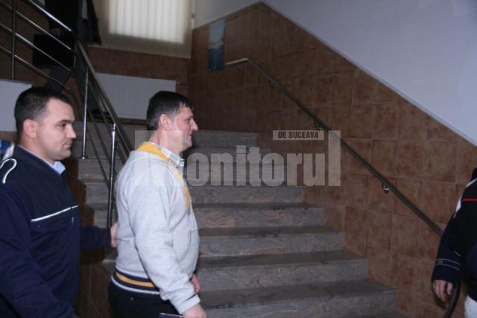 Severin Tcaciuc pe holul Palatului de Justiție