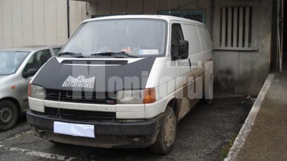 Microbuzul șoferului fugar se află acum în curtea poliției