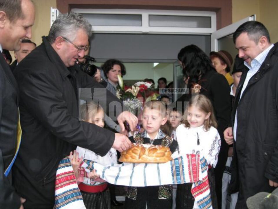 Primarul de Suceava, Ion Lungu, și deputatul PD-L Ioan Bălan, prezenți la inaugurare
