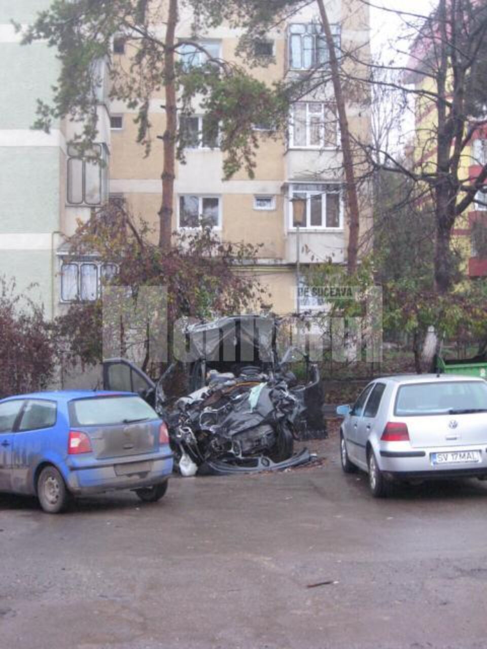 Din microbuzul Renault implicat astă-vara într-un accident nu a mai rămas decât un morman de fiare Din microbuzul Renault implicat astă-vara într-un accident nu a mai rămas decât un morman de fiare