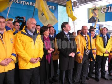 Campanie: Peste 3.000 de persoane au participat la mitingul lui Antonescu de la Suceava