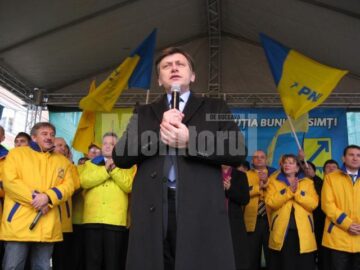 Campanie: Peste 3.000 de persoane au participat la mitingul lui Antonescu de la Suceava