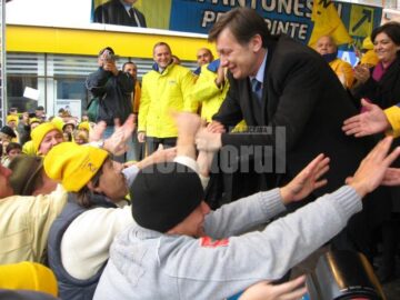 Campanie: Peste 3.000 de persoane au participat la mitingul lui Antonescu de la Suceava