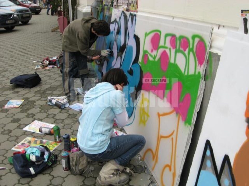 Concurs de graffiti: Șapte băieți și-o ștrengăriță