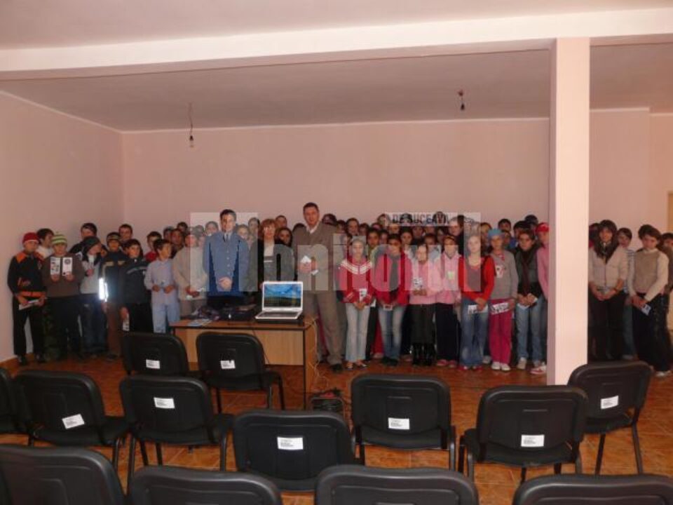 Actiune Euroactiv de prevenirea drogurilor Scoala Patrauti