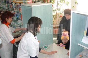 Farmaciile sucevene nu își pot reînnoi stocurile de măști de protecție