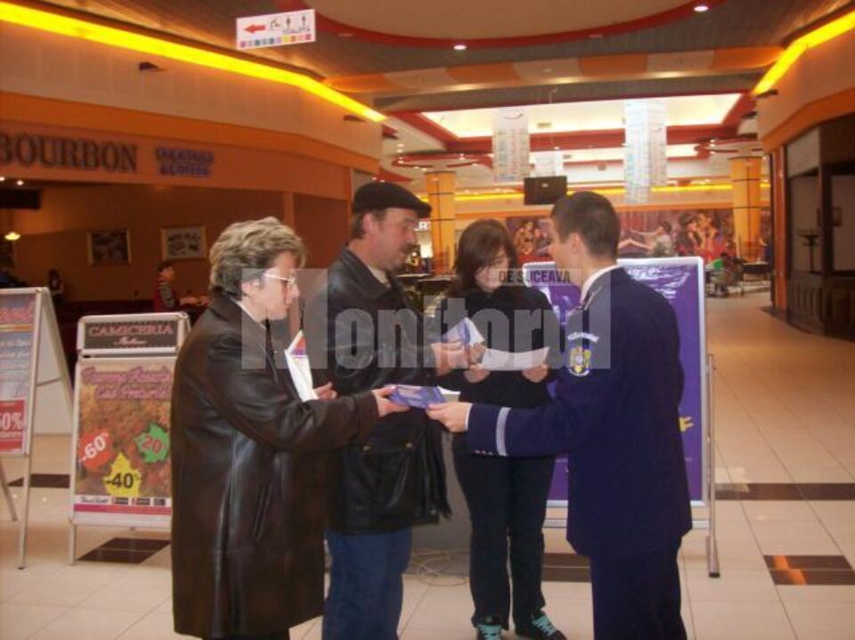 Campanie: Pliante împotriva fraudei electorale, împărțite în mall-urile din Suceava