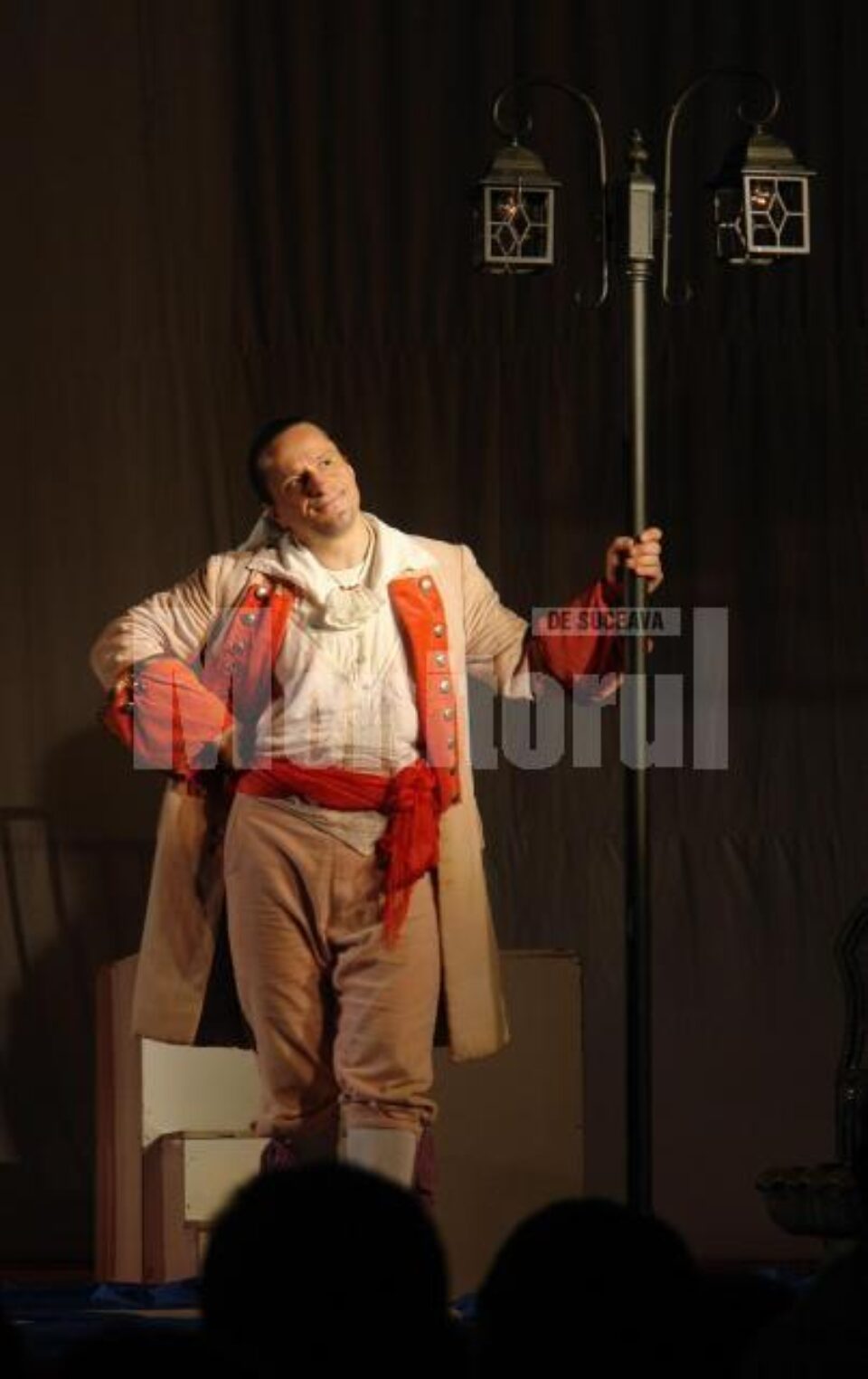 Luni, „Mincinosul”: Claudiu Bleonț, Sebastian Papaiani, Valentin Uritescu, revin pe scena suceveană