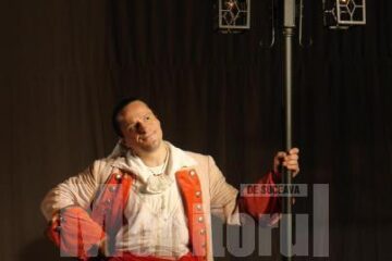 Luni, „Mincinosul”: Claudiu Bleonț, Sebastian Papaiani, Valentin Uritescu, revin pe scena suceveană
