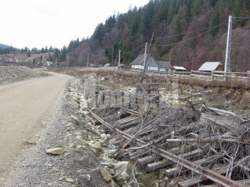 Urmele inundațiilor au rămas neatinse, la un an și jumătate de la producerea lor