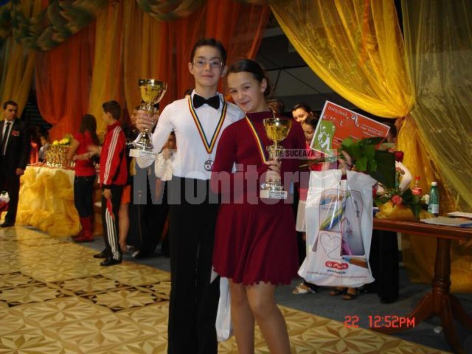 Claudiu Apostol Bîrzu și partenera sa, Andreea Georgiana Ciobanu, premianți Claudiu Apostol Bîrzu și partenera sa, Andreea Georgiana Ciobanu, premianți