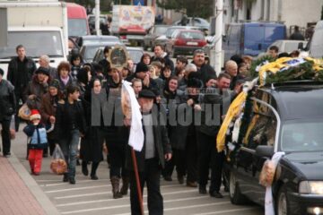 Sireteanul Dorin Muha a fost condus ieri pe ultimul drum de rude și cunoscuți